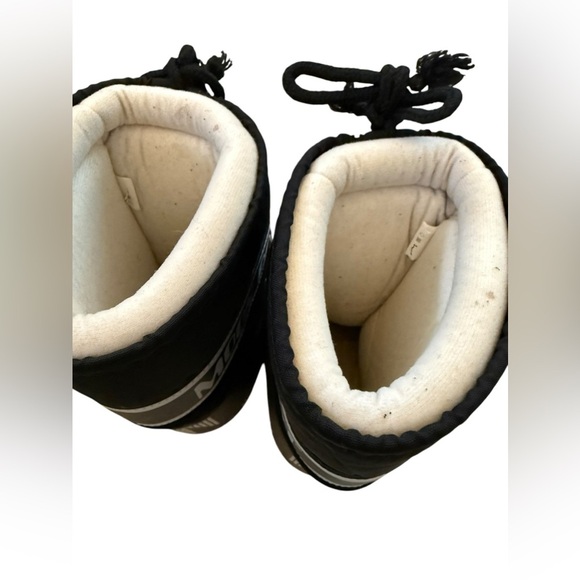 Kids black moon boot size 13.5 to 2.5 kids in great used condition - Picture 7 of 8